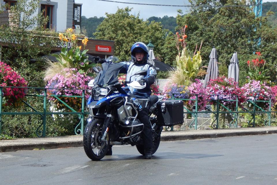 Motorrijbewijspoint Den Haag examengarantie AVB en AVD